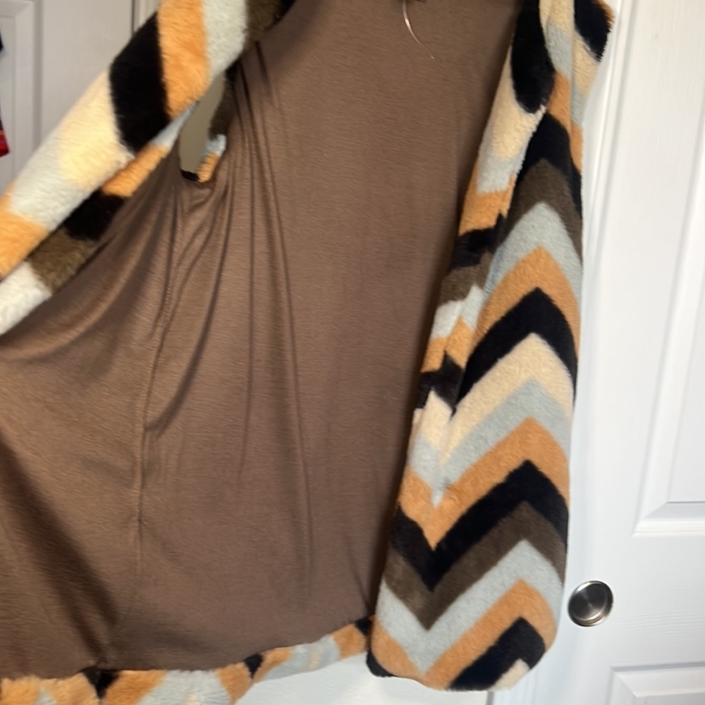 Cozy, Fun, Retro, Multicolored Zig Zag Chevron Fa… - image 5